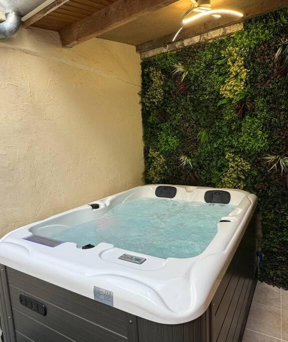 Luxury Room - Havre De Paix Avec Jacuzzi Prive Bar-le-Duc Exterior foto